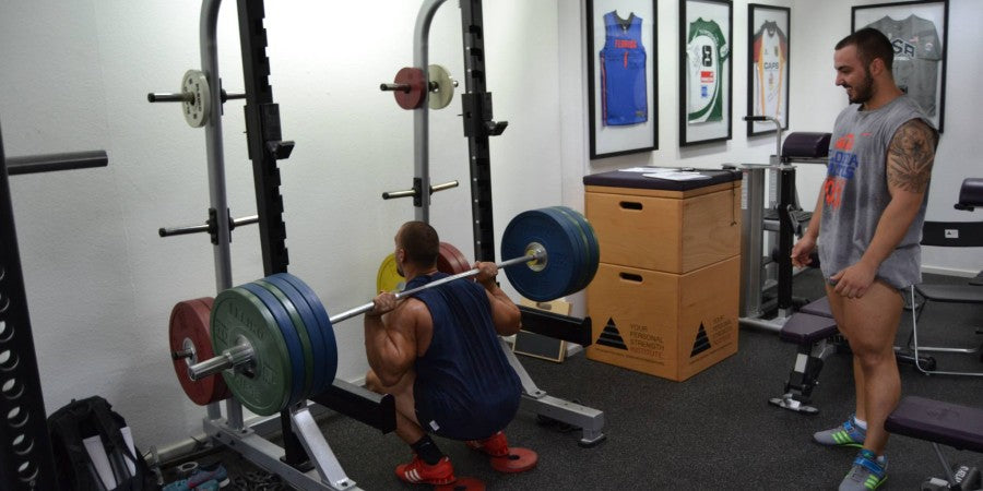 Back Squats with elevated heels or flat heels – that is the question…